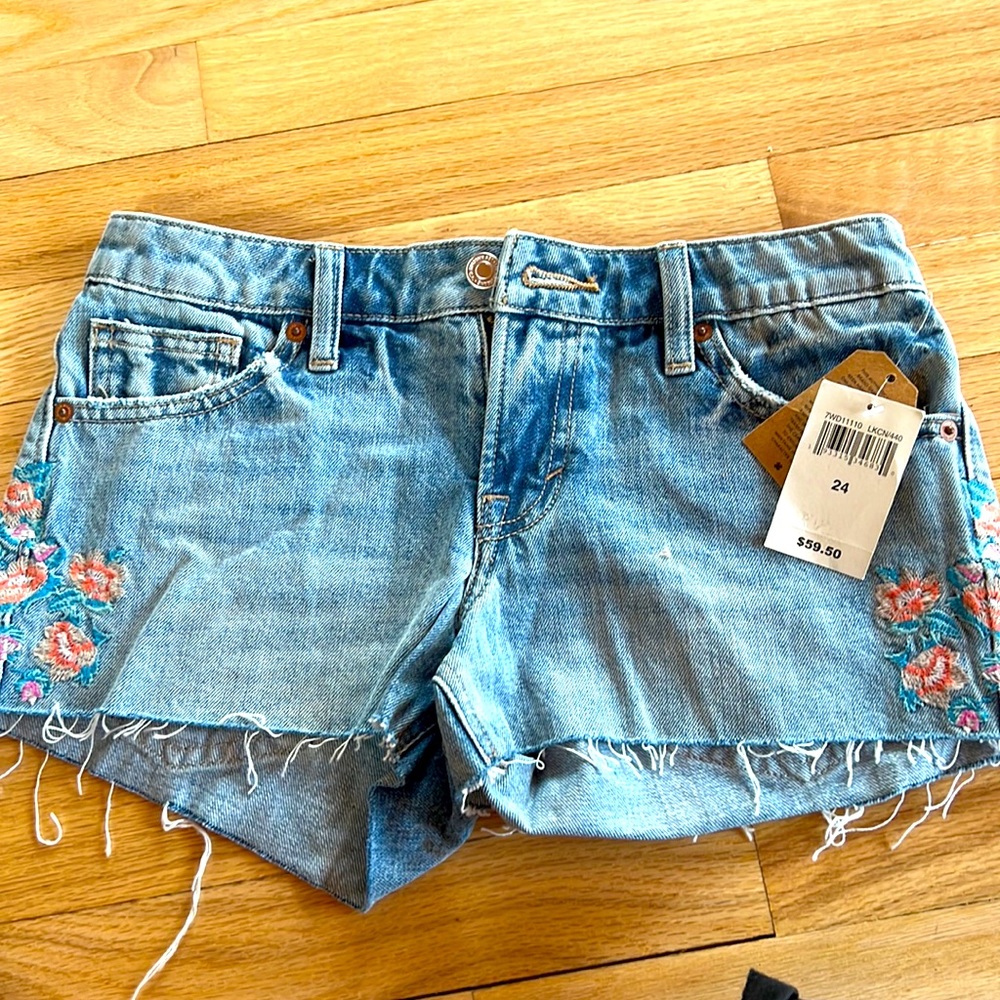 Lucky brand jean shorts brand new size 24